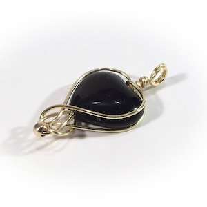 Pendentif coeur noir, bijoux enveloppés de fil d'onyx noir, cadeau pour elle image 1