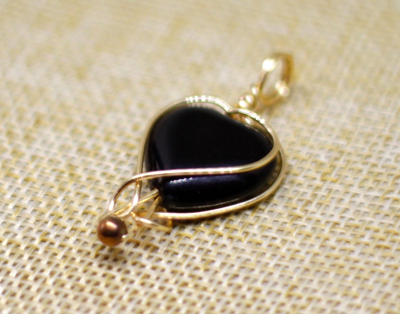 Pendentif coeur noir, bijoux enveloppés de fil d'onyx noir, cadeau pour elle image 2