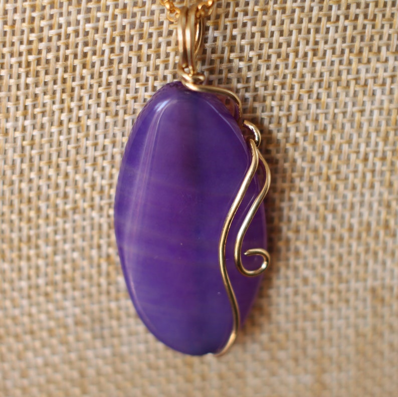 Pendentif violet de collier dagate, pierre naturelle enveloppée de fil, emballage en laiton de fil image 9