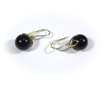 Boucles d’oreilles minimalistes en onyx noir, bijoux élégants enveloppés de fil de fer