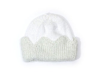 Bonnet bébé tricoté blanc avec couronne argentée, bonnet petit prince