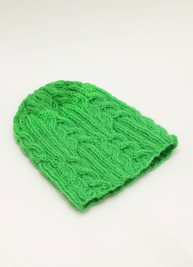 Bonnet de câble de chapeau tricoté à la main adulte ou adolescent, chapeau de chimio tricoté vert femmes hommes chapeau de bonnet de tous les jours, chapeaux en tricot de câble faits maison design unisexe image 3