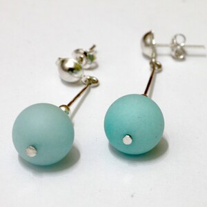 Pastel blue earrings, long drop sterling silver stud earrings, dangle screw back studs, light blue gemstone ball minimalist dangle earrings imagem 5