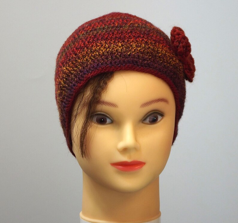 Chapeau de bonnet de crochet avec larc, chapeau brun rouge rouillé pour des femmes image 3