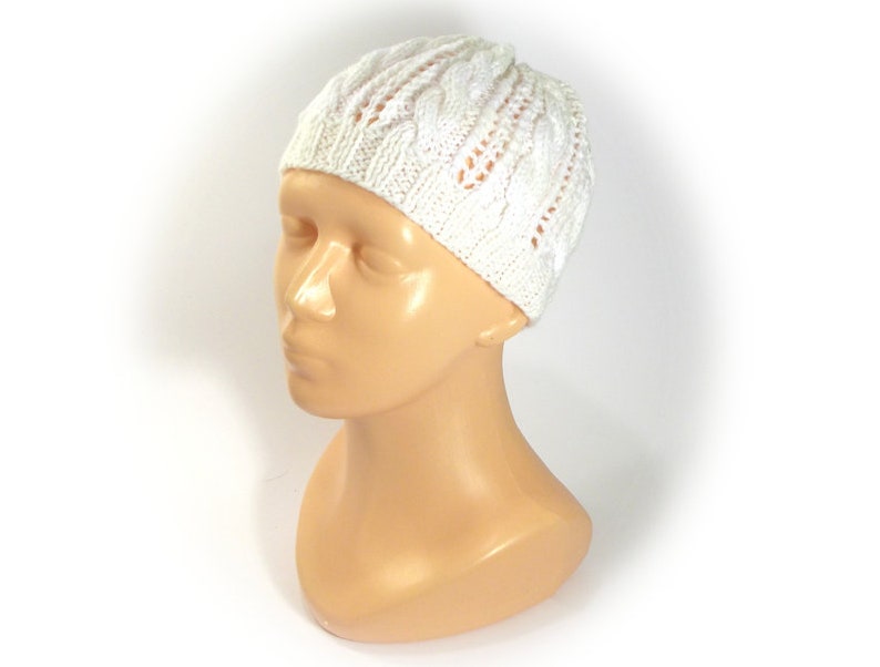 Bonnet en dentelle blanche, chapeau de câble tricoté à la main, boho chic image 4