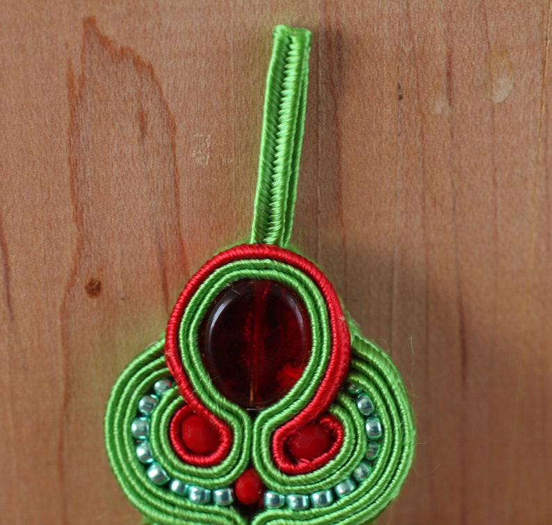 Halskette Anhänger Soutache, großes Stickerei Medaillon, Folk Hippie Anhänger Bild 3