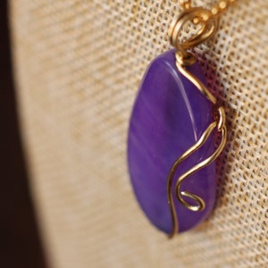 Pendentif violet de collier dagate, pierre naturelle enveloppée de fil, emballage en laiton de fil image 5