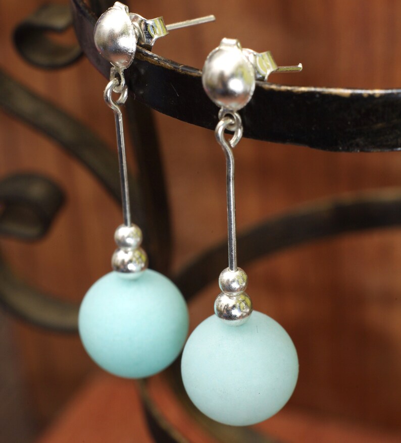 Pastel blue earrings, long drop sterling silver stud earrings, dangle screw back studs, light blue gemstone ball minimalist dangle earrings imagem 2