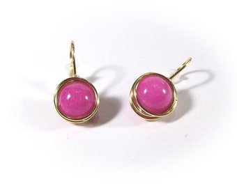 Magenta Jade rosa Ohrringe, drahtumwickelter Fuchsia Edelstein, minimalistischer Schmuck