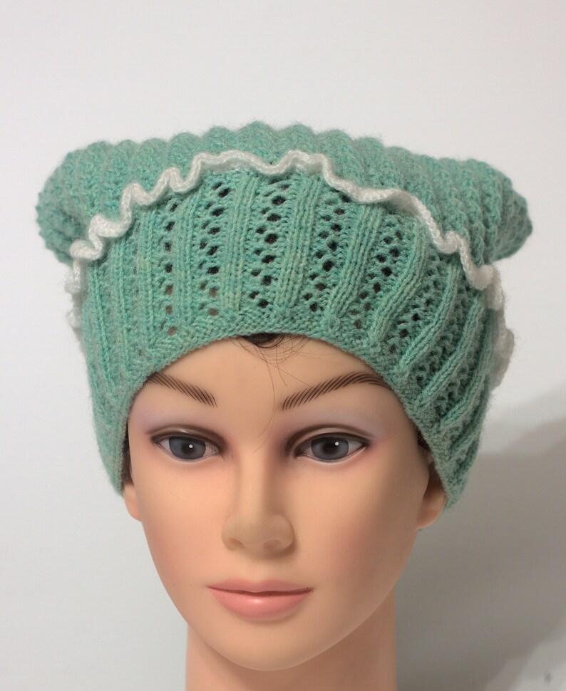 Green knitted triangle head scarf bandana, 60s hand knit boho lace headband and hair covering, cottage core hair scarf, head covering zdjęcie 3