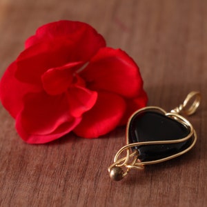 Pendentif coeur noir, bijoux enveloppés de fil d'onyx noir, cadeau pour elle image 5