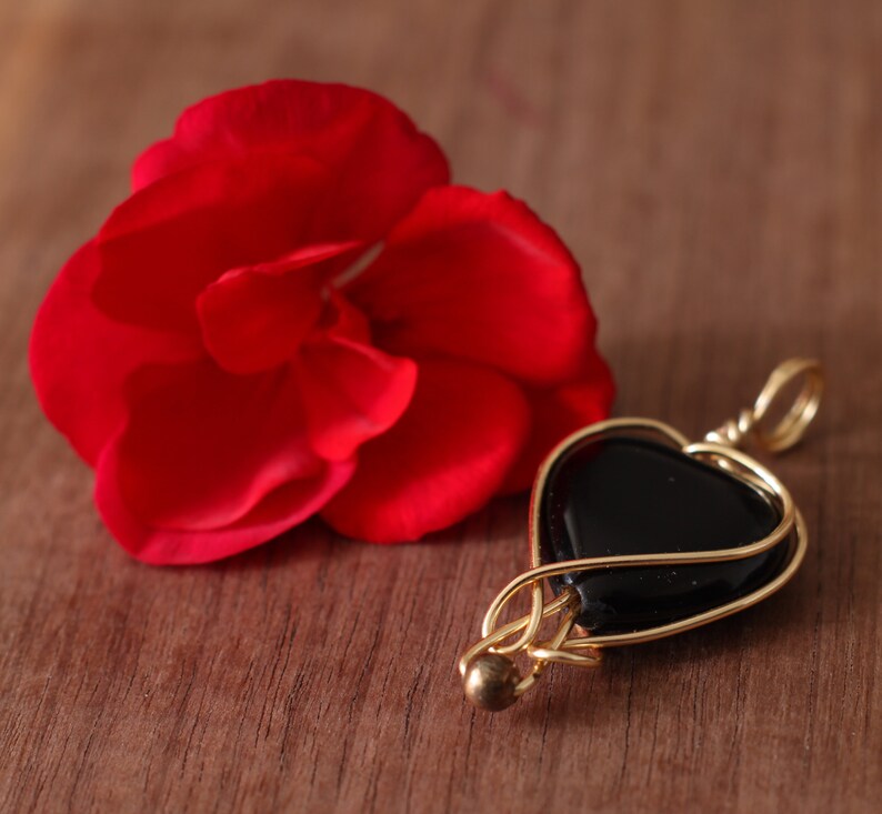 Pendentif coeur noir, bijoux enveloppés de fil d'onyx noir, cadeau pour elle image 5