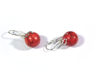 Boucles d’oreilles en howlite rouge de 1 pouce, poteaux enveloppés de fil minimaliste argenté
