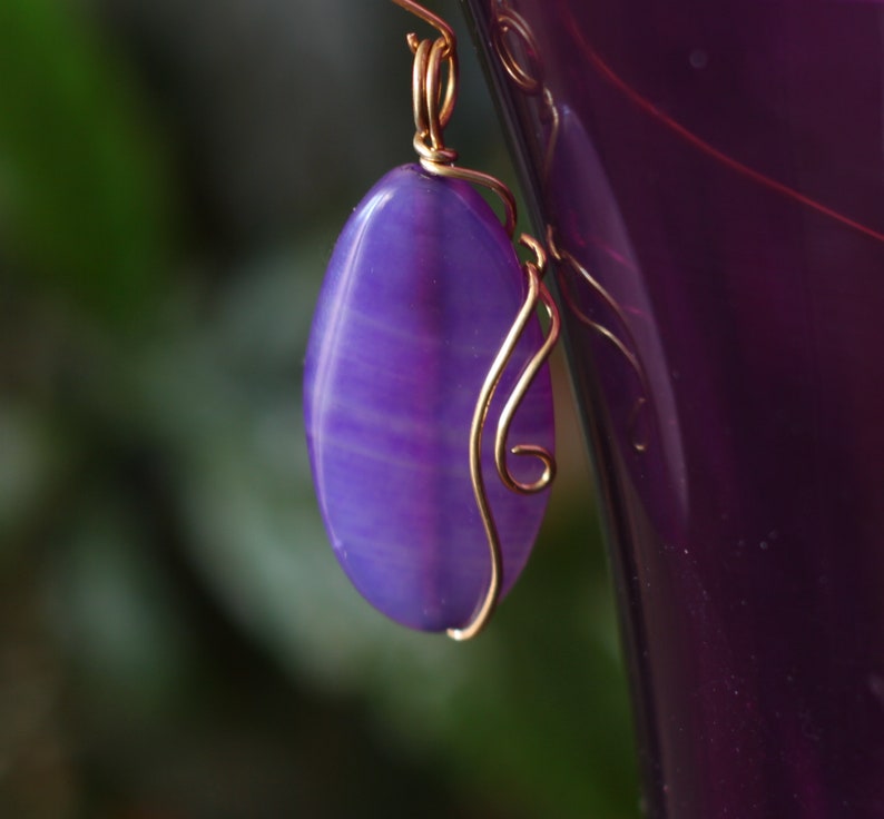 Pendentif violet de collier dagate, pierre naturelle enveloppée de fil, emballage en laiton de fil image 2