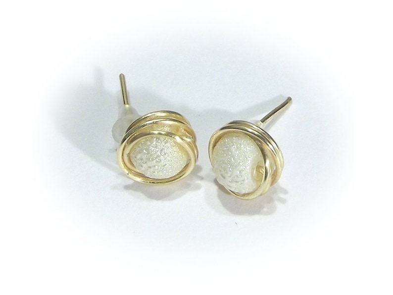 Small stud ivory off white earrings, charming wire wrap jewelry image 1