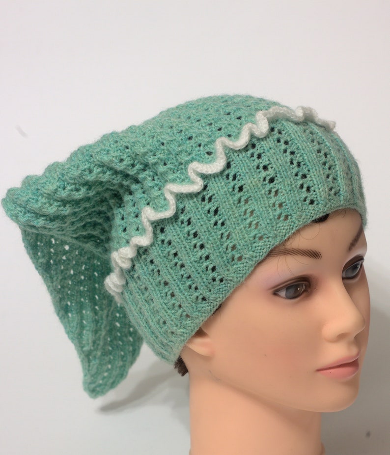 Green knitted triangle head scarf bandana, 60s hand knit boho lace headband and hair covering, cottage core hair scarf, head covering zdjęcie 1