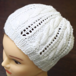 Bonnet en dentelle blanche, chapeau de câble tricoté à la main, boho chic image 2