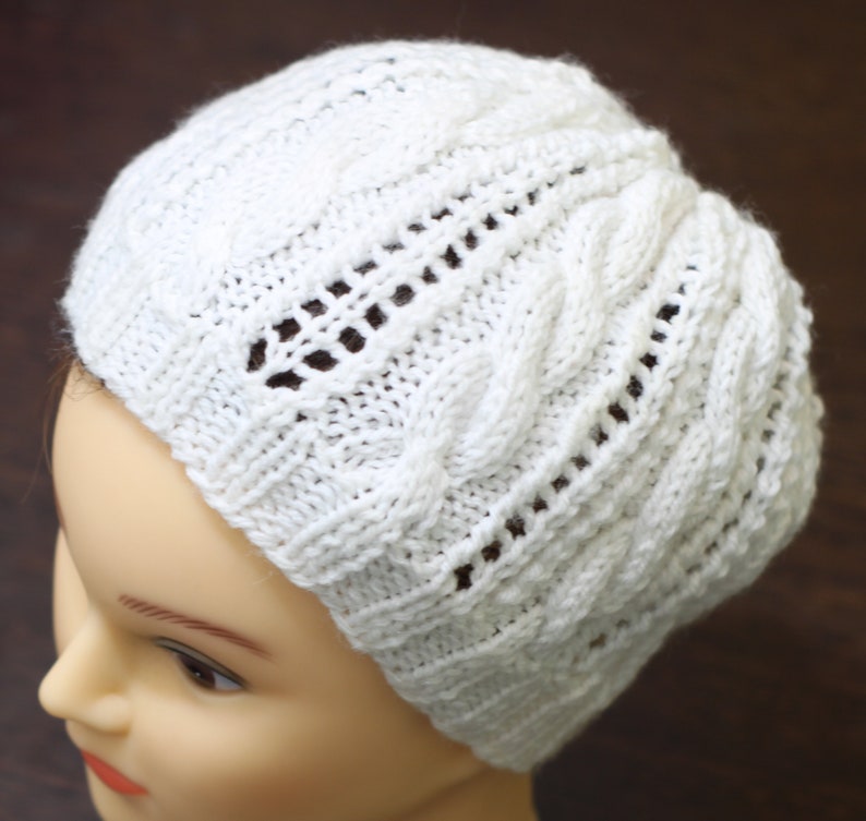 Bonnet en dentelle blanche, chapeau de câble tricoté à la main, boho chic image 2