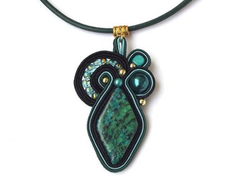 Chrysocolla ketting met soutache hanger, unieke helende sieraden