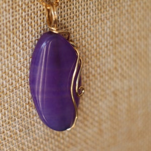 Pendentif violet de collier dagate, pierre naturelle enveloppée de fil, emballage en laiton de fil image 7