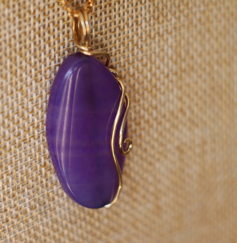 Pendentif violet de collier dagate, pierre naturelle enveloppée de fil, emballage en laiton de fil image 7