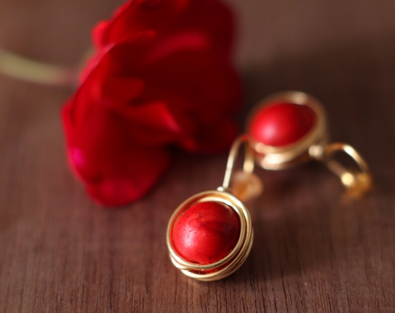 Boucles doreilles rouges enveloppées de poteau de fil, cadeau de Noël pour des femmes image 2