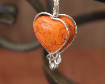 Wisiorek pomarańczowe serduszko, zawieszka serce, wire wrapping