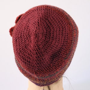 Chapeau de bonnet de crochet avec larc, chapeau brun rouge rouillé pour des femmes image 8