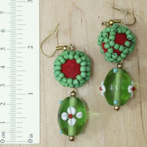 Boucles doreilles en verre dangle vert, boucles doreilles perlées avec pendentif en verre, fleur folk boho bijoux image 5