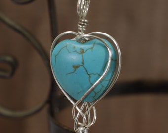 Pendentif coeur turquoise, collier enroulé de fil de fer