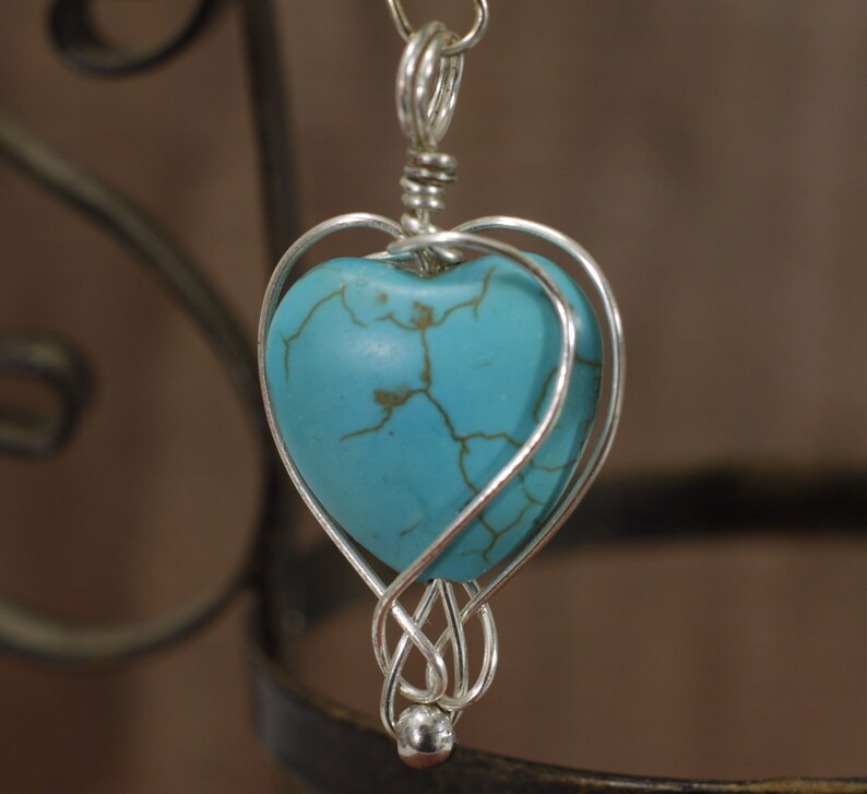 Pendentif coeur turquoise, pendentif collier enveloppé de fil image 1