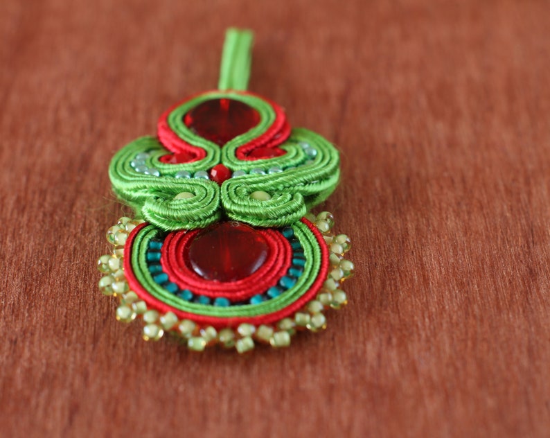 Halskette Anhänger Soutache, großes Stickerei Medaillon, Folk Hippie Anhänger Bild 5