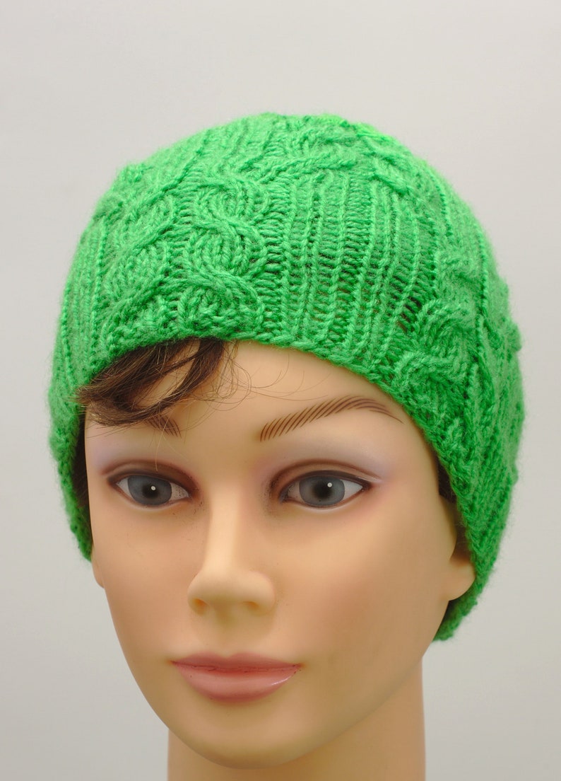 Bonnet de câble de chapeau tricoté à la main adulte ou adolescent, chapeau de chimio tricoté vert femmes hommes chapeau de bonnet de tous les jours, chapeaux en tricot de câble faits maison design unisexe image 4