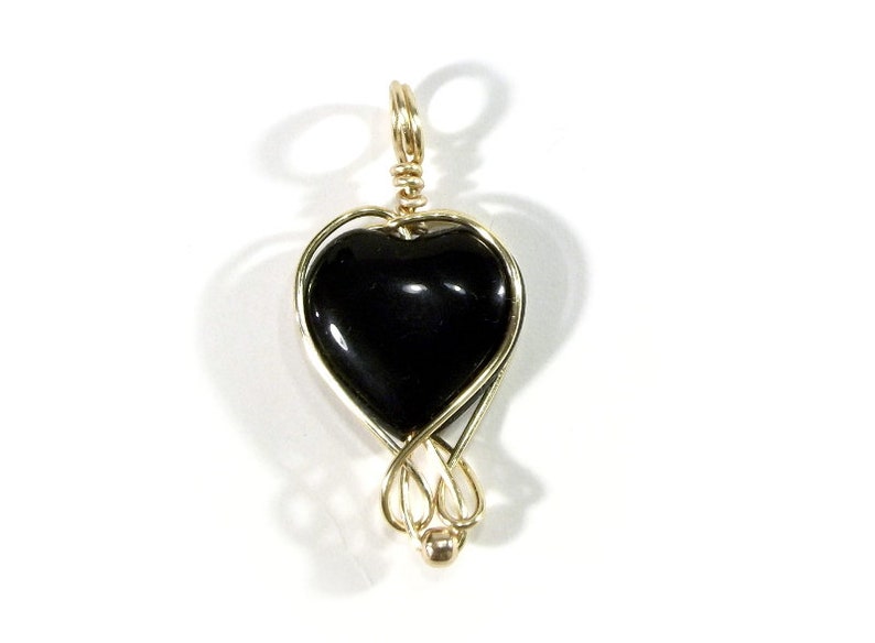 Pendentif coeur noir, bijoux enveloppés de fil d'onyx noir, cadeau pour elle image 4