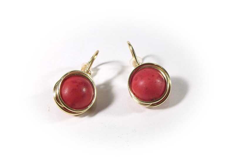 Boucles doreilles rouges enveloppées de poteau de fil, cadeau de Noël pour des femmes image 1