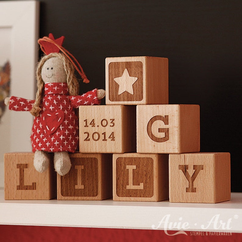 Holzwürfel mit Gravur, Geschenke zur Geburt, Baby Geschenk personalisiert, gravierte Würfel aus Holz, Geschenk Taufe, Buchstabenwürfel Holz image 8