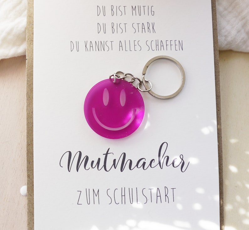 Einschulung Geschenk Junge Mädchen Mutstein Mutmacher Smiley Schulkind 2024 Glücksbringer Kinder Schultüte Anhänger Schulstart Deko Magenta