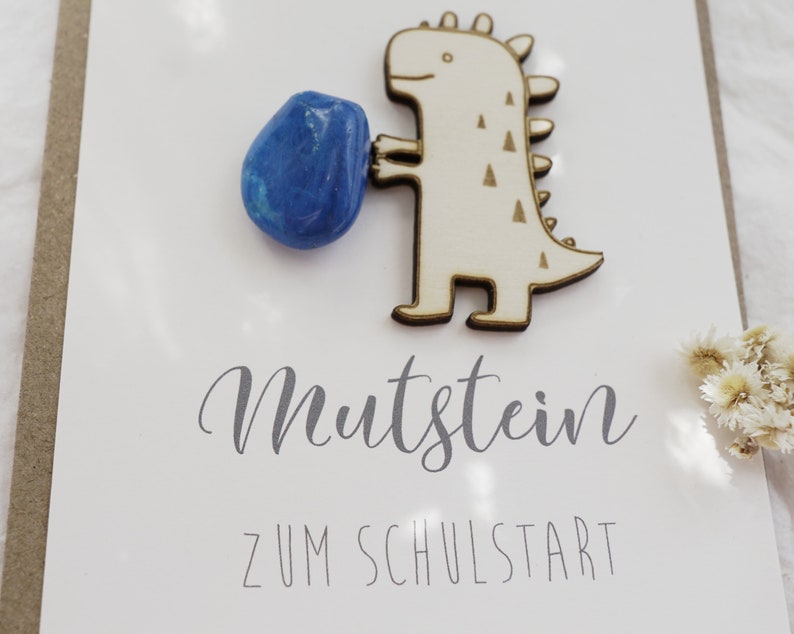 Einschulung Geschenk Junge Mädchen Mutstein Schulkind 2024 Glücksbringer Schultüte Anhänger Schulstart Deko Einhorn Dinosaurier Fußball Bild 7