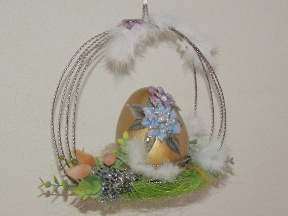 Hanging Easter decoration with decorated egg