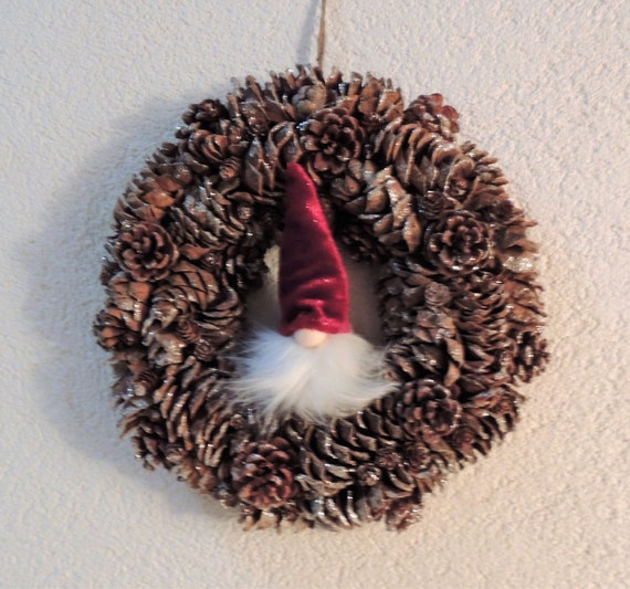 Door wreath with frosted cones