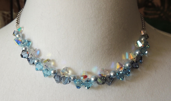 Necklace with bicone pearls, blue