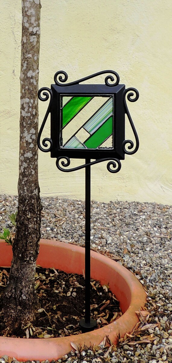Small garden Plug