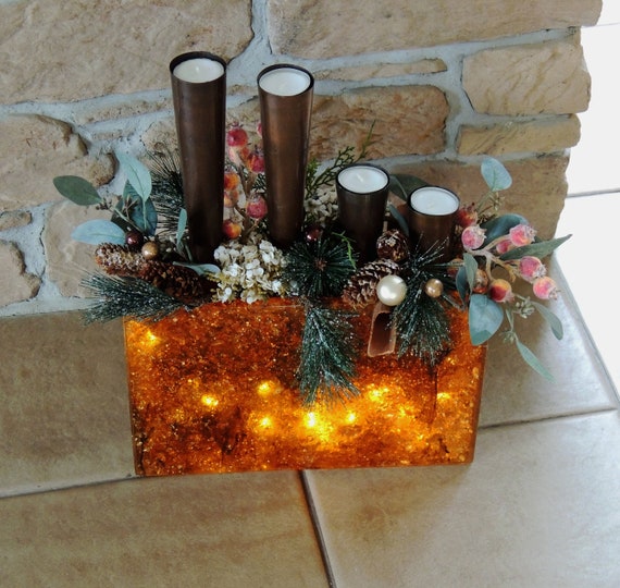 Advent arrangement with artificial flowers