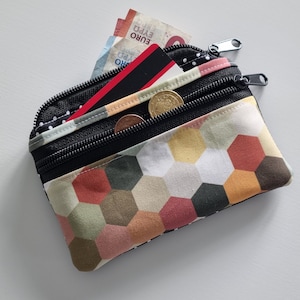 Mini-Portemonnaie 3 Fächer 2x Reißverschlussfach kleiner Geldbeutel Geldbörse Geldtasche Börse geometrisches Muster schwarz senfgelb beige Bild 1