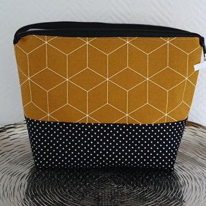 Kosmetiktasche wasserabweisend Damen große XXL Waschtasche geometrisches Muster senfgelb/schwarz Kulturbeutel Frauen mit Reißverschluss