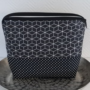 Kosmetiktasche wasserabweisend Damen große XXL Waschtasche geometrisches Muster schwarz/weiß Kulturbeutel Frauen mit Reißverschluss
