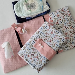 Windeltasche 3 Seiten Wickeltasche XXL Wickelunterlage + personalisiert möglich Blumenmuster altrosa Mädchen