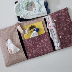 Windeltasche 3 Seiten große Wickeltasche XXL beige mit Wickelunterlage + personalisiert möglich Blumenranke Mädchen altrosa