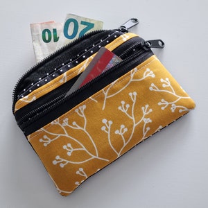Kleines Portemonnaie 3 Fächer 2x Reißverschlussfach mini Geldbeutel Geldbörse Kreditkarte Kartenfächer Ranke senf gelb schwarze Punkte Bild 3