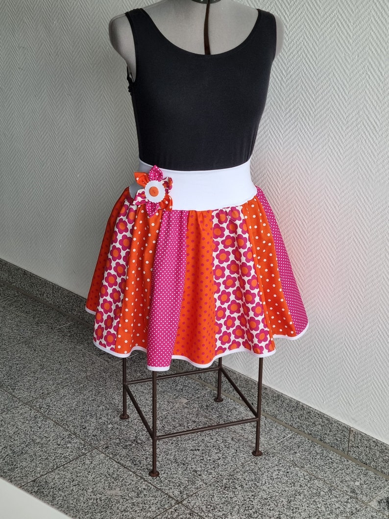 Clownsrock Gr. 34/36/38/40/42 inkl. Blumenanstecker Clownkleid Clownskleid Karnevalskostüm Fasching Clownrock Blume retro orange pink Damen Bild 1